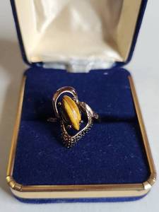 lot 1327 image: 14KT HGE Tigers Eye Ring