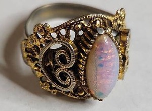 lot 1333 image: Ornate Opal Statement Ring