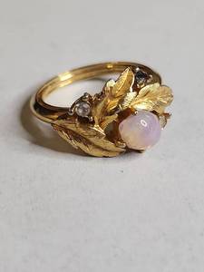 lot 1335 image: Gold Tone Opal Leaf Ring