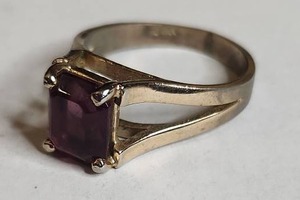lot 1350 image: Silver-Tone Amethyst Solitaire Ring