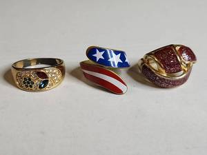 lot 1352 image: American Flag Themed Ring with Multi-Gemstone Companion