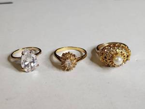 lot 1353 image: Costume Ring Set