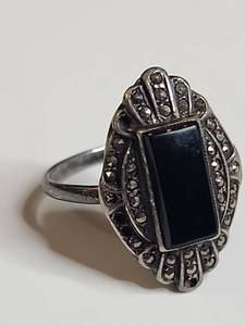 lot 1355 image: Sterling Silver, Onyx and Marcasite Ring 4g