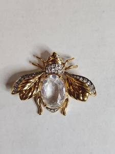 lot 1510 image: Swarovski Crystal Bee Brooch with Rhinestones