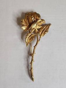 lot 1512 image: 1950s Charel Gold Tone Rose with Thorns Brooch