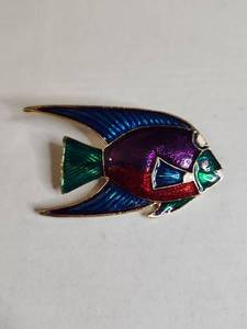 lot 1514 image: Colorful Enamel Tropical Fish Brooch