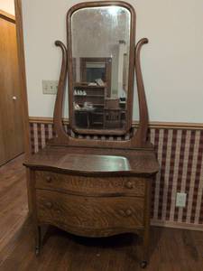 lot 5 image: 1900s Quarter Sawn Oak Dresser with Mirror