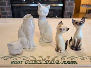 lot 10 image: Siamese Cat Salt and Pepper Shakers