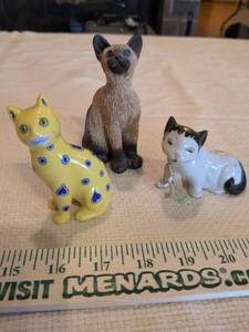 lot 14 image: TFM, Made In Japan And1987 Stone Critters Siamese Cat