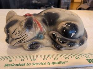 lot 21 image: Vintage Sleeping Cat Figurine