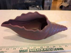 lot 37 image: Van Briggle Art Pottery Shell Form - 13 Long
