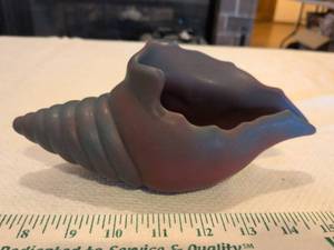 lot 38 image: Van Briggle Pottery Shell Form Vessel - 9 Long