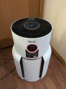 lot 55 image: Shark NeverChange Air Purifier