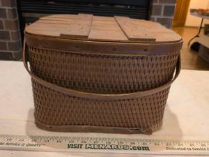 lot 56 image: Vintage Red-Man Woven Basket with Wood Lid