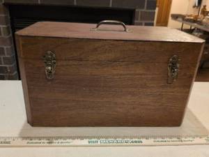 lot 79 image: Vintage Wooden Multi-Compartment Storage Box with Handle