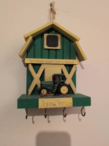 lot 81 image: John Deere Barn Design Key Holder