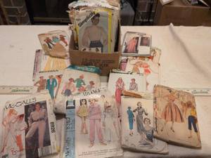 lot 95 image: 1970s-80s Sewing Pattern Collection