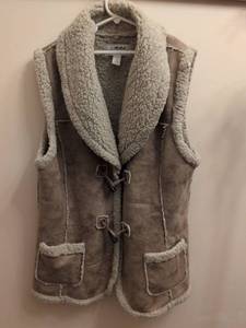 lot 105 image: Back in the Saddle Sherpa Lined Vest XL