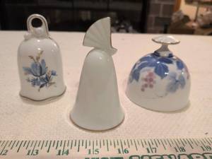lot 110 image: Danbury Mint Porcelain Bell Collection - Blue Floral Design