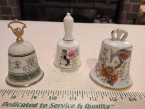 lot 114 image: Danbury Mint Decorative Porcelain Bell Collection - Gorham, Coalport, Kaiser
