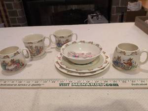 lot 137 image: Royal Doulton Bunnykins Childrens Dining Set