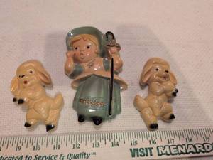 lot 139 image: Vintage Chalkware Little Bopeep and Lamb Wall Set