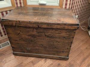 lot 149 image: Vintage Tall Wood Storage Trunk