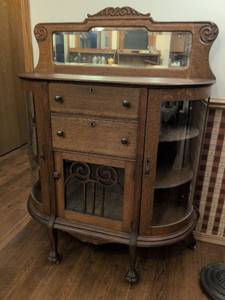 lot 152 image: 1900s Oak Curved Glass Cabinet with Mirror
