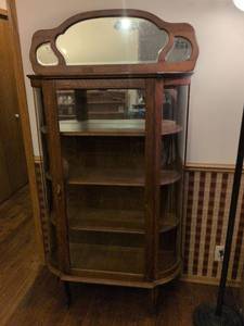 lot 153 image: Vintange Oak Curved Glass Display Cabinet with Mirror