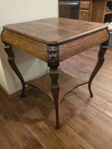 lot 154 image: 1900s Quarter Sawn Oak Parlor Table with Carved Face Details