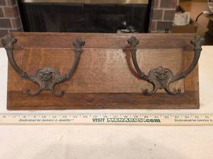 lot 156 image: Decorative Bronze Wall Hook