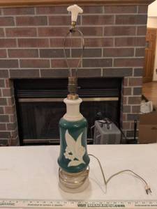 lot 162 image: Mid-Century Alacite Aladdin Lamp