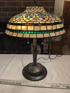 lot 163 image: Tiffany Style Stained Glass Table Lamp  Has Weight To It