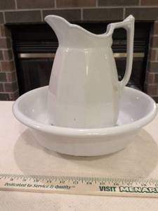 lot 164 image: J & G Meakin Ironstone Pitcher and Basin Set