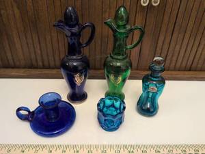 lot 168 image: Decorative Colored Glass Collection