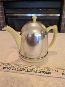 lot 186 image: Vintage Hall China Yellow Teapot with Chrome Cozy