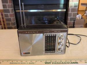 lot 191 image: Craftsman 1969P 5-Band Solid State Radio