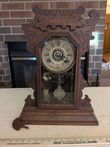 lot 194 image: Vintage Waterbury Clock Company Mantle Clock