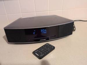 lot 195 image: Bose Wave Music System IV with Remote