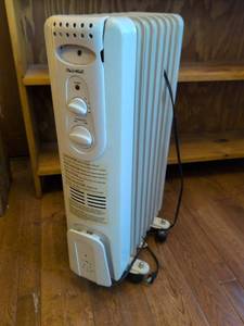 lot 196 image: Maxi-Heat Electric Oil-Filled Space Heater