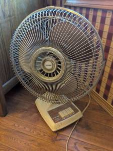 lot 197 image: Tatung Deluxe Hi-Torque Electric Fan