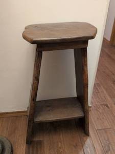 lot 205 image: Early American Wood Stand