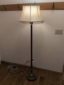 lot 206 image: Traditional Floor Lamp with Crystal Beaded Shade