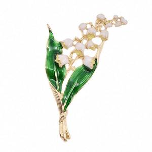 lot 2846 image: Jana Winkle Alloy Enamel White Floral Leaf Brooch Lily Of The Valley Gold Brooch Pin