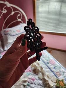 lot 501 image: Black Metal Scroll Hooks Set