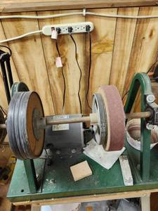 lot 507 image: Professional Bench Grinder with Multiple Grinding Wheels