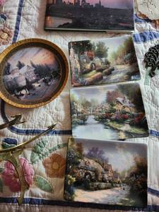 lot 511 image: Thomas Kinkade Collectors Plate and Display Stand Set