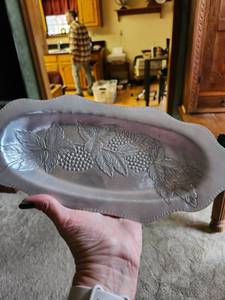 lot 515 image: Aluminum Grape Leaf Serving Tray