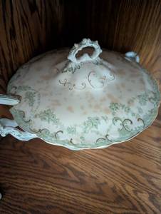 lot 655 image: Ornate Austrian Porcelain Covered Serving Dish Tureen