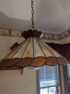 lot 661 image: Vintage Art Nouveau Tiffany Style Stained Glass Pendant Light Fixture